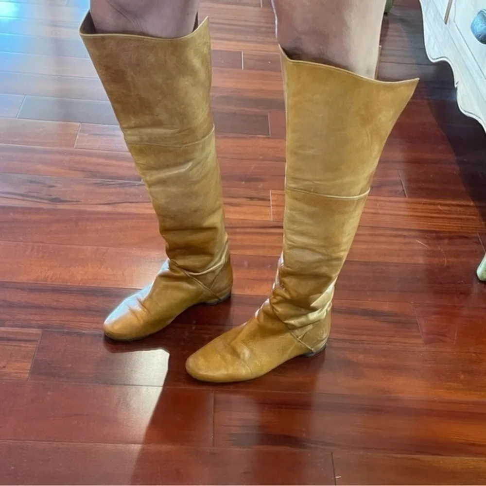 VIBRAM BOHO FESTIVAL DISTRESSED  LEATHER KNEE HIGH FLAT BOOTS TAN